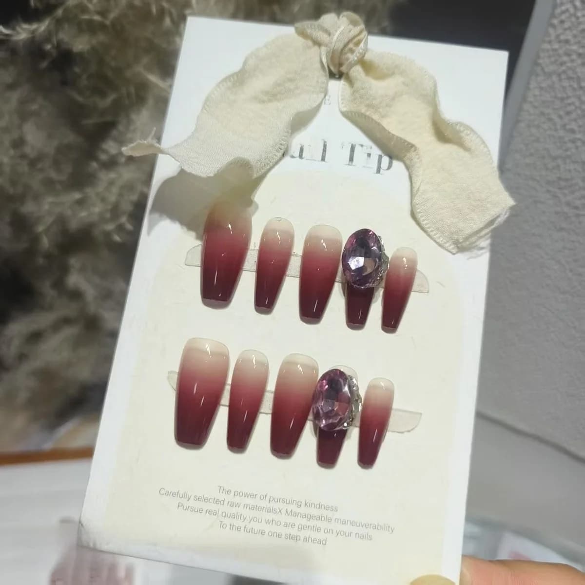 Изкуствени нокти Cinabar Red Ombre, средна форма ковчег